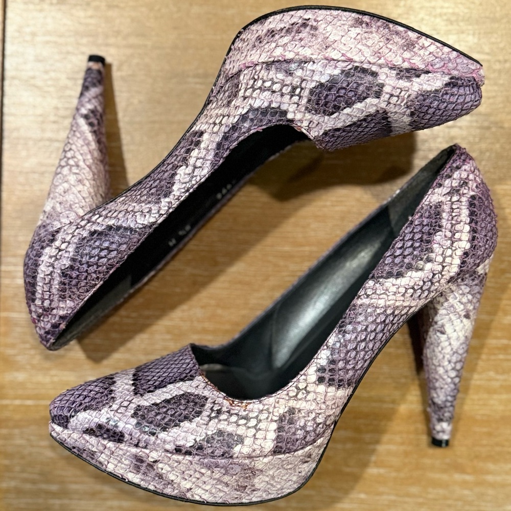 Stuart Weitzman Snakeskin Print Heels Purple‎ Round Toe Platform Size 8.5 - Picture 6 of 14